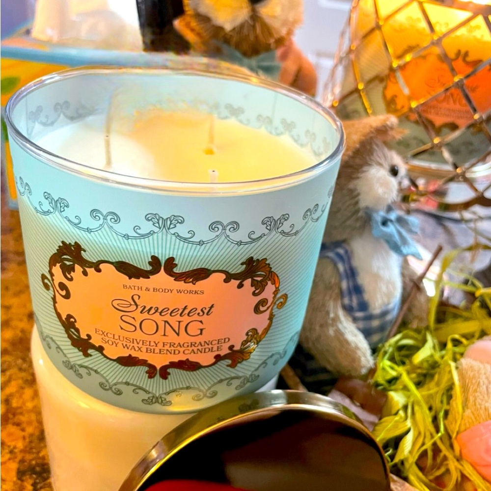 Bath & Body Works Sweetest Song 3-Wick Candle